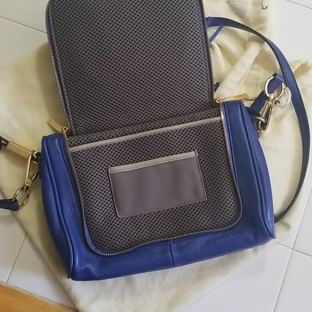 G.I.L.I.  Haloguard crossbody - Picture 3 of 5